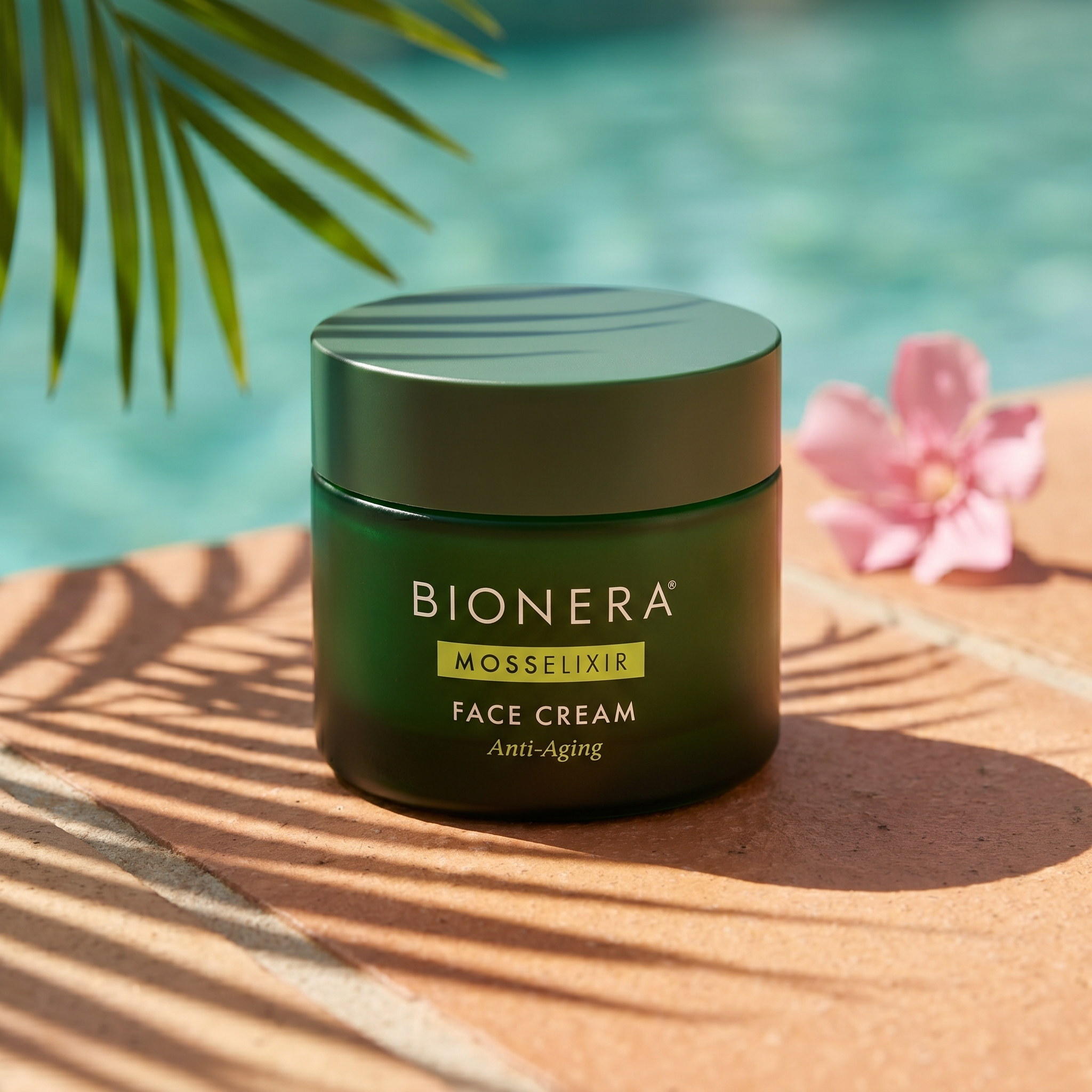 Bionera MossElixir Face Cream am Poolrand
