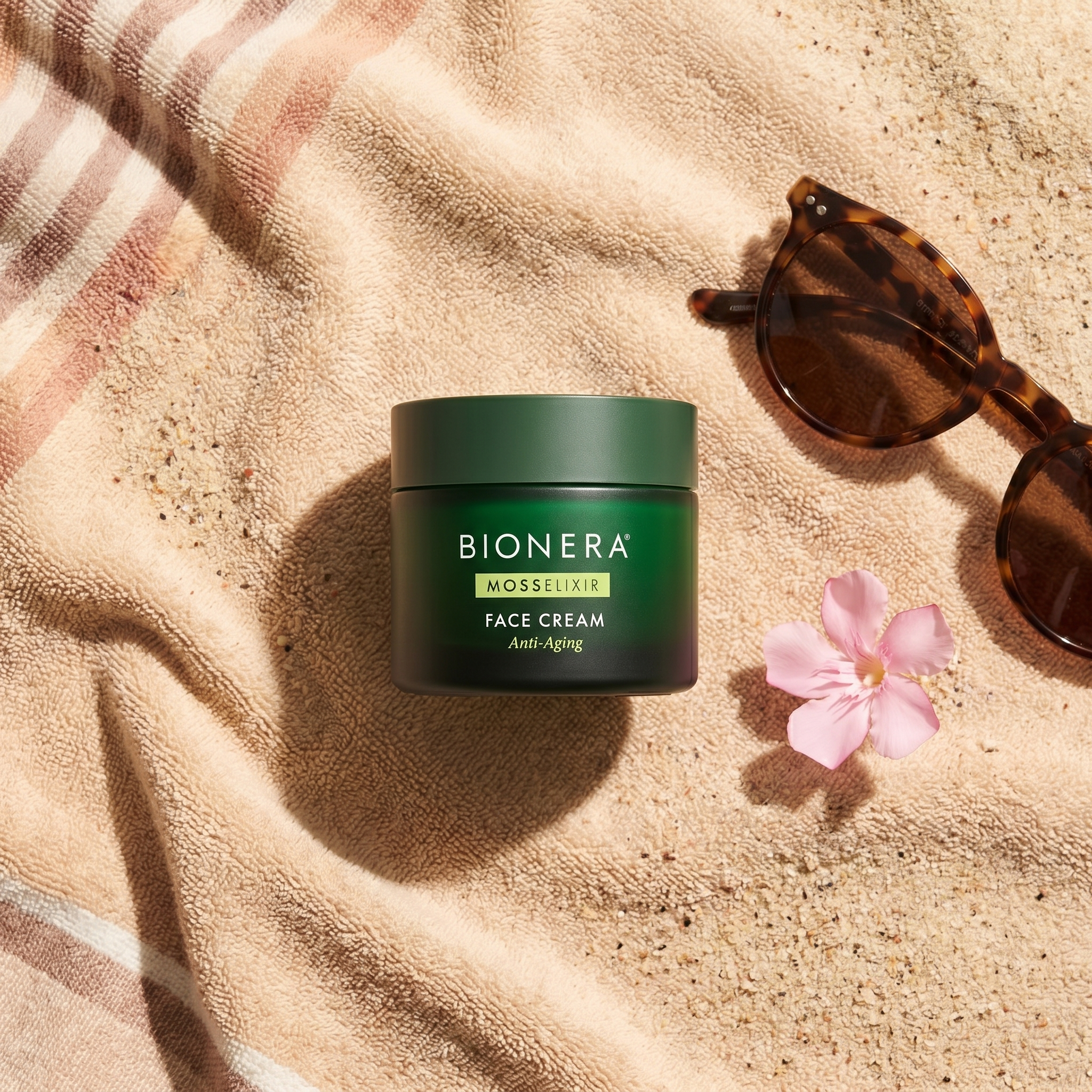 Bionera MossElixir Face Cream auf dem Strandtuch